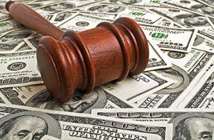 Wooden gavel and American dollars | how does bail work